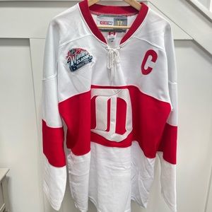 Vintage Detroit Red Wings Yzerman Hockey Jersey
